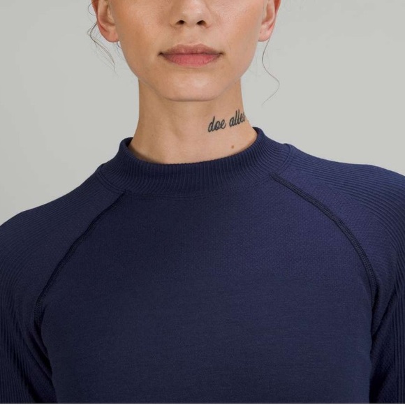 Lululemon Keep the Heat Thermal Long Sleeve Shirt Night Sea Size Medium - Picture 5 of 15